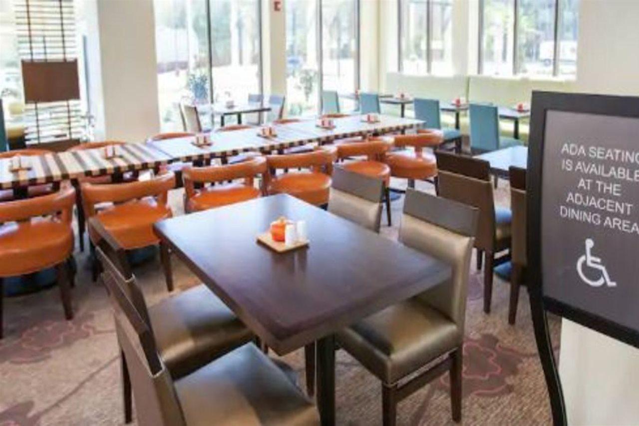 Hilton Garden Inn Jackson/Флоууд Екстериор снимка