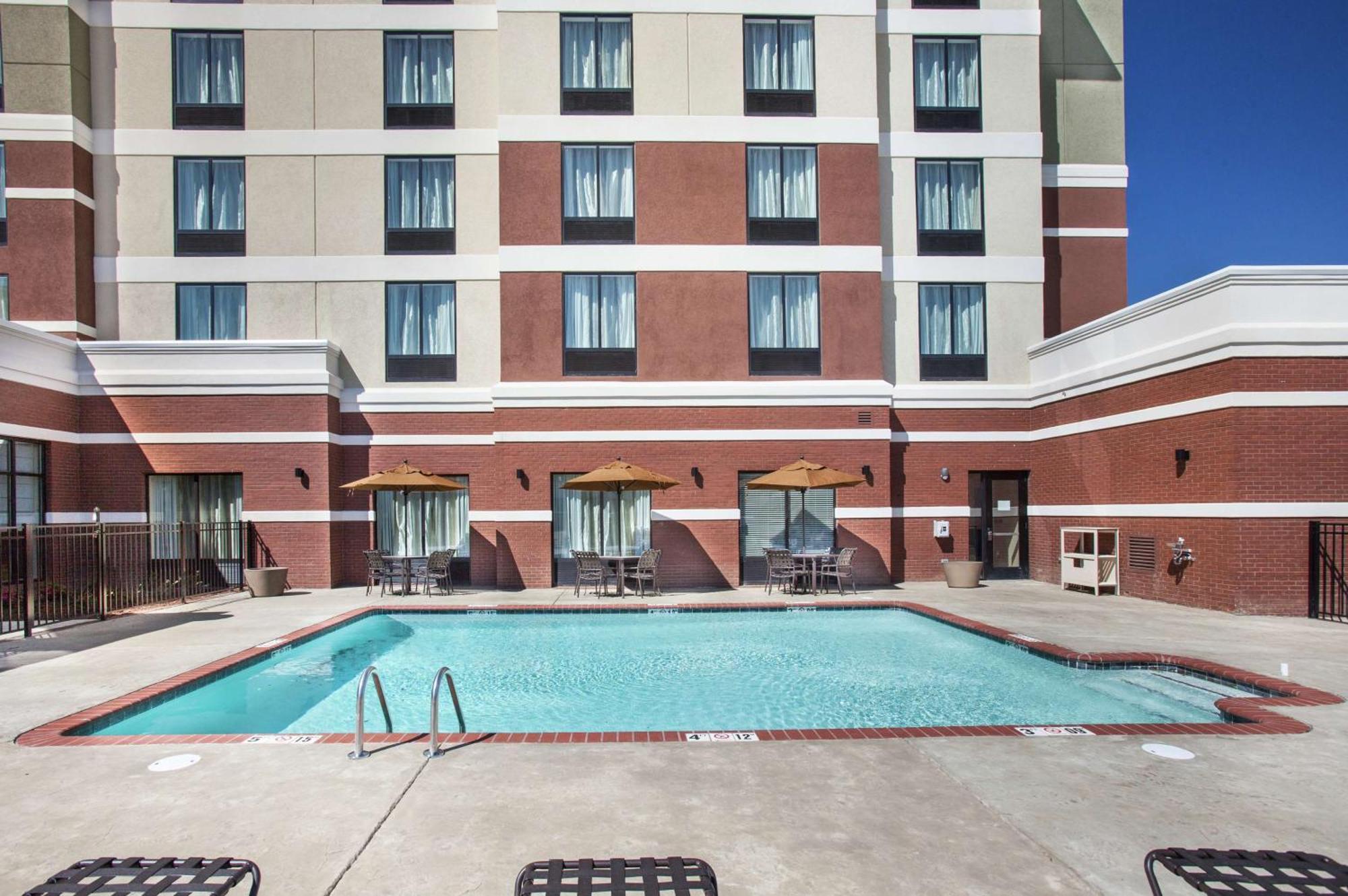 Hilton Garden Inn Jackson/Флоууд Екстериор снимка